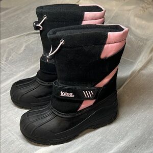 Totes Black and Pink Snow Boots